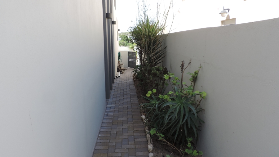 3 Bedroom Property for Sale in Calypso Beach Western Cape